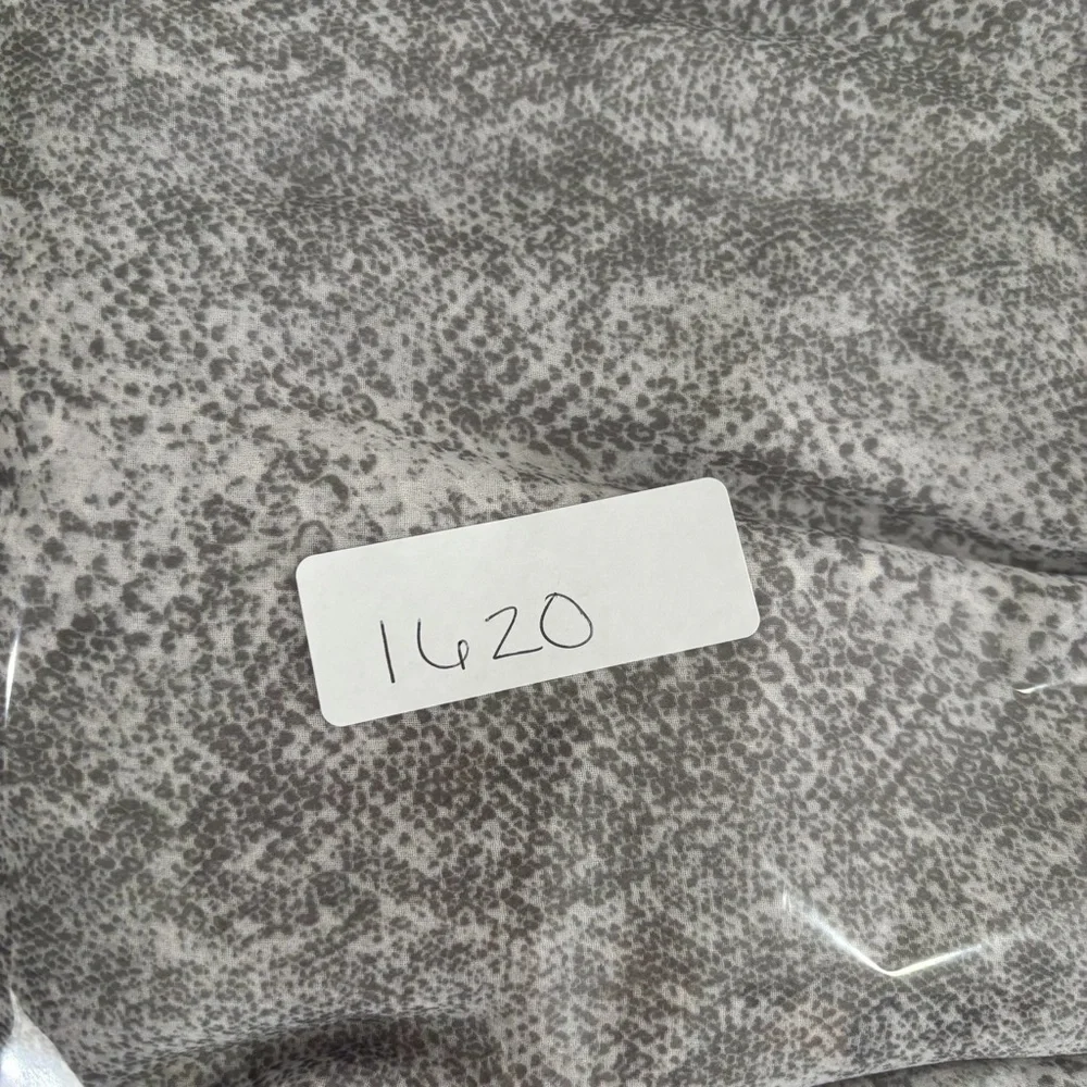 Calvin Klein Womens Gray Snakeskin Print Top Size 2X Pullover Office Career - Picture 10 of 10